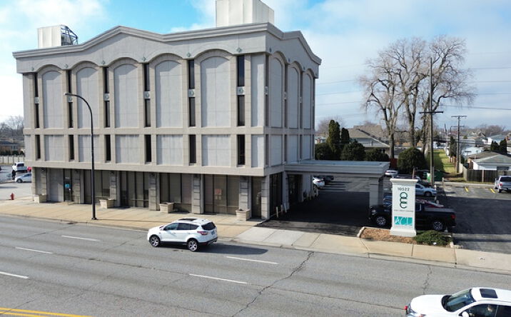 Pictures of Office property located at 10522 S Cicero Ave, Oak Lawn, IL 60453 for lease - image #1