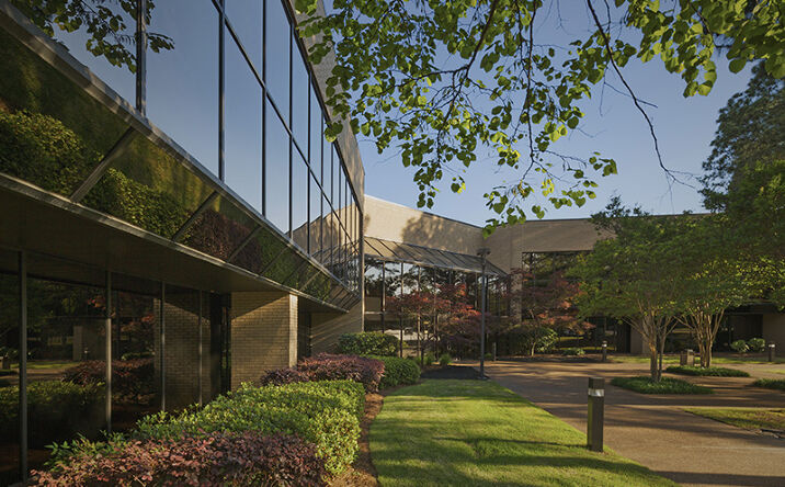 Pictures of Office property located at 6800 Poplar Ave, Germantown, TN 38138 for lease - image #1