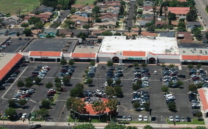 Pictures of Retail property located at 12565 E Carson St, Hawaiian Gardens, CA 90716 for lease - image #1