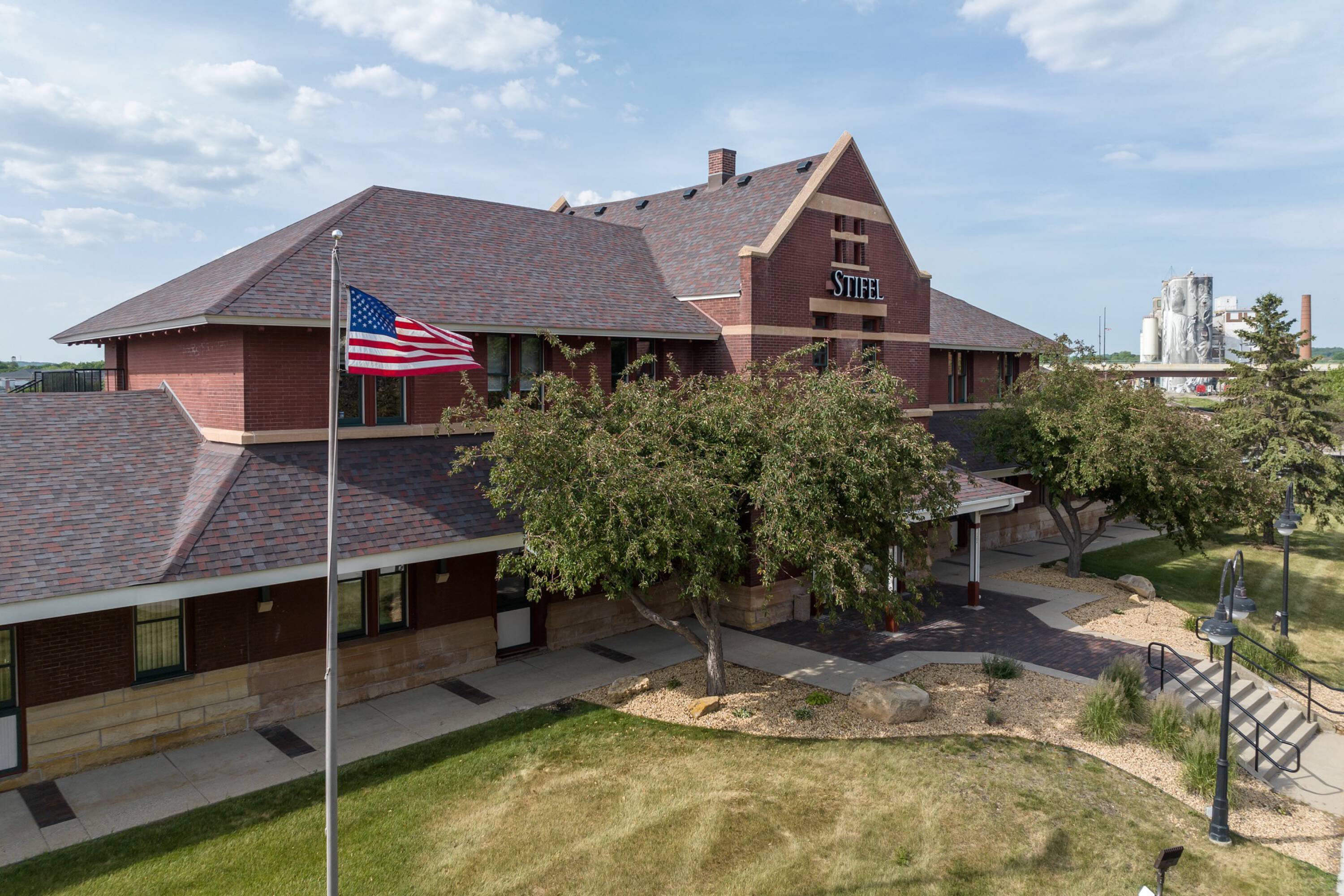 112 S Riverfront Dr, Mankato, MN 56001