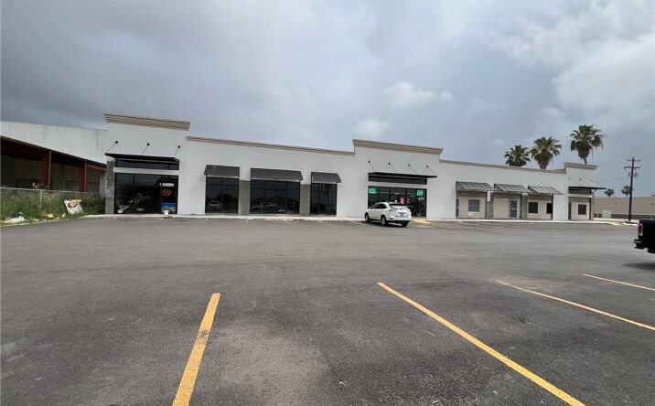 Pictures of Restaurant, Retail property located at 2345 Military Highway, Hidalgo, TX 78503 for lease - image #1