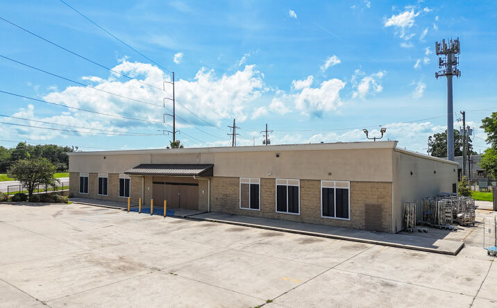 Pictures of Retail property located at 7505 Airline Dr, Metairie, LA 70003 for lease - image #1