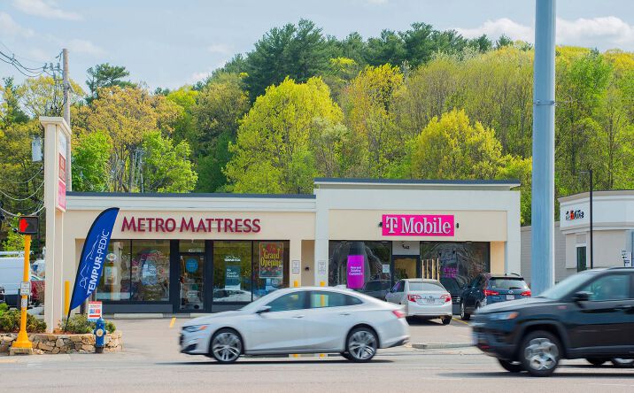 Pictures of Retail property located at 140-142 Worcester Rd, Framingham, MA 01702 for lease - image #1