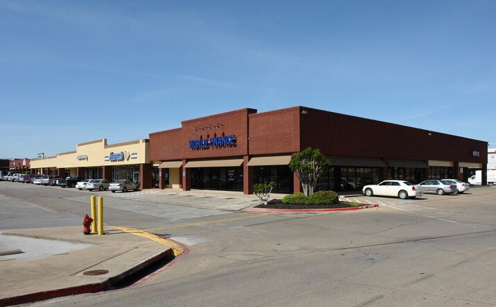 Pictures of Retail property located at 507 N Hwy 77, Waxahachie, TX 75165 for lease - image #1