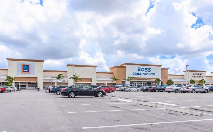 Pictures of Retail property located at Royal Gardens Plaza, Miami Lakes, FL 33018 for lease - image #1