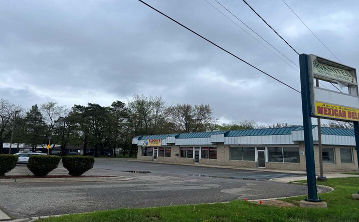 Pictures of Retail property located at 5025 N Grand River Ave, Lansing, MI 48906 for lease - image #1