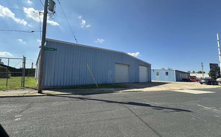 Pictures of Industrial property located at 208 SW Center St, Peoria, IL 61605 for lease - image #1