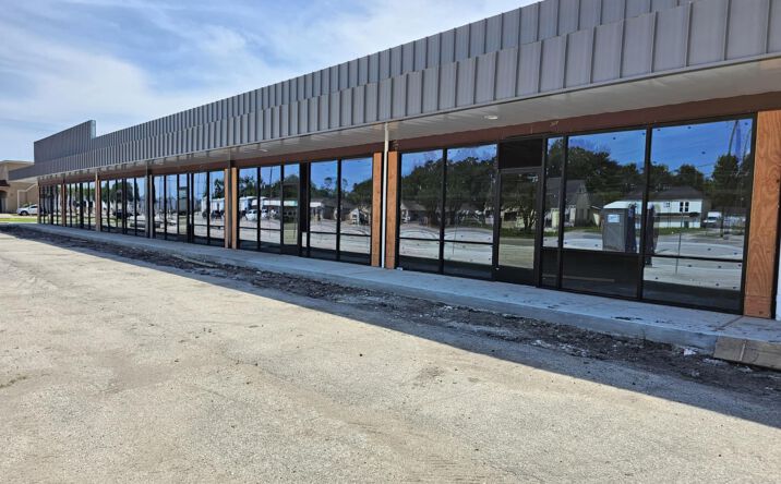 Pictures of Retail, Office, Industrial property located at 1702 Strawberry Rd, Pasadena, TX 77502 for lease - image #1