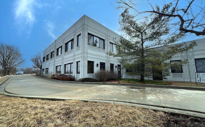 Pictures of Office property located at 707 Ridgeview Dr, McHenry, IL 60050 for lease - image #1