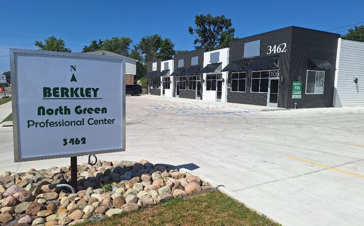 Pictures of Office property located at 3462 Greenfield Rd, Berkley, MI 48072 for lease - image #1