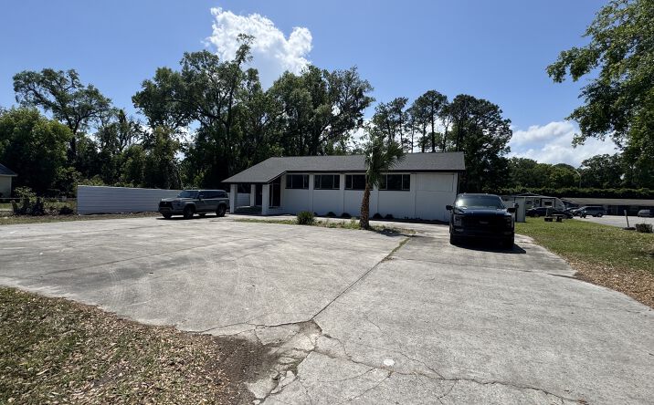 Pictures of Retail property located at 4350 SPRING PARK Road, Jacksonville, FL 32207 for lease - image #1