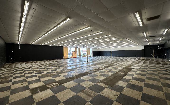 Pictures of Retail property located at 976 W 4th St, Mansfield, OH 44906 for lease - image #1