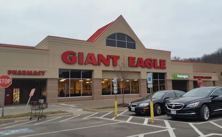 Pictures of Retail property located at 2032 Lincoln Way E, Massillon, OH 44646 for lease - image #1
