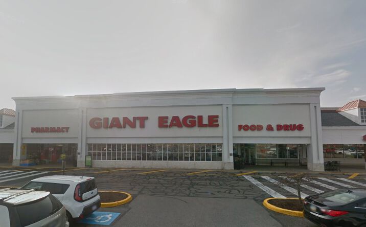 Pictures of Retail property located at 3750 W Market St, Akron, OH 44333 for lease - image #1