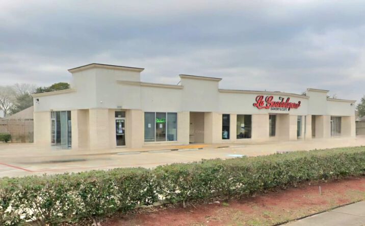 Pictures of Retail, Office, Special Purpose property located at 4690 Burke Rd, Pasadena, TX 77504 for lease - image #1