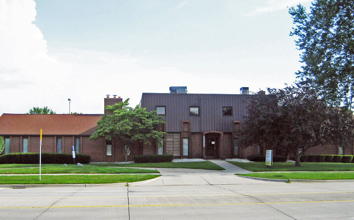 Pictures of Office property located at 20816 Eleven Mile Road, Saint Clair Shores, MI 48081 for lease - image #1