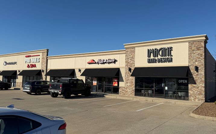 Pictures of Retail, Office, Restaurant property located at 8887 High Pointe Dr, Newburgh, IN 47630 for lease - image #1