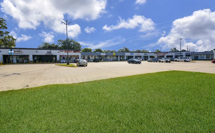 Pictures of Retail property located at 8126 Antoine Dr, Houston, TX 77088 for lease - image #1