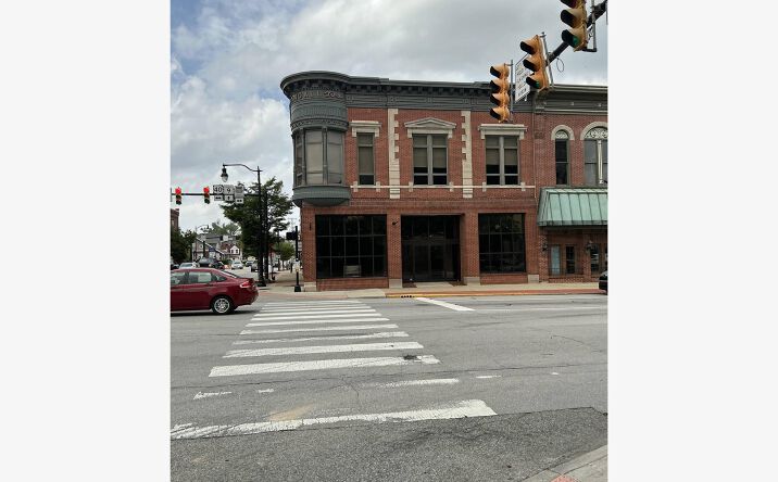 Pictures of Retail, Office, Restaurant property located at 2 E Main St, Greenfield, IN 46140 for lease - image #1
