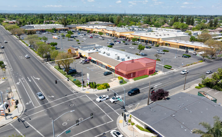 Pictures of Retail property located at 2 W Court St, Woodland, CA 95695 for lease - image #1