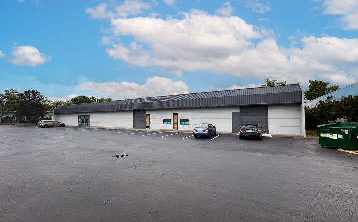 Pictures of Industrial property located at 830 N Hayden Meadows Dr, Portland, OR 97217 for lease - image #1