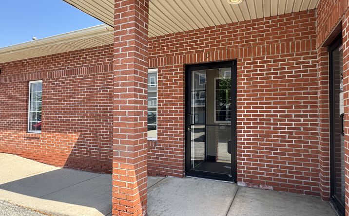 Pictures of Office property located at 211 N Williamsburg Dr, Bloomington, IL 61704 for lease - image #1