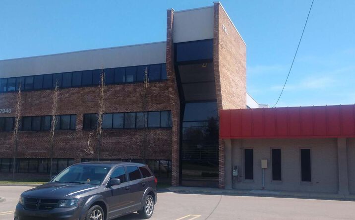 Pictures of Office property located at 17880-17940 Farmington Rd, Livonia, MI 48152 for lease - image #1