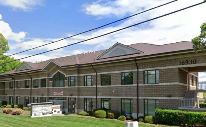Pictures of Office property located at 16930 W. Catawba Avenue, Cornelius, NC 28031 for lease - image #1