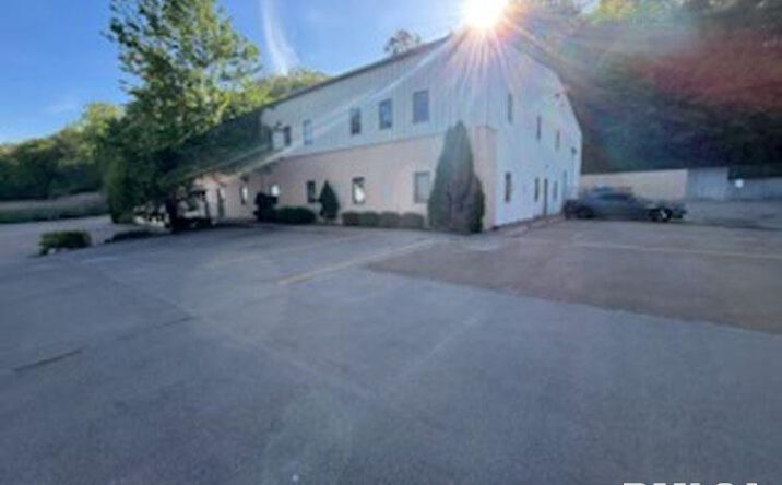 Pictures of Office property located at 3860 N MAIN Street, East Peoria, IL 61611 for lease - image #1