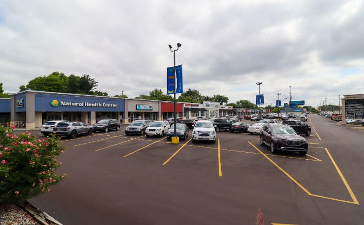 Pictures of Retail property located at 4608 W Main St, Kalamazoo, MI 49006 for lease - image #1