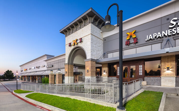Pictures of Retail property located at 2105-2129 W Davis St, Conroe, 77304, Conroe, TX 77304 for lease - image #1