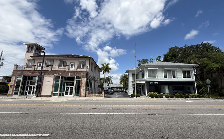 Pictures of Retail, Office property located at 2100 N Orange Ave, Orlando, FL 32804 for lease - image #1