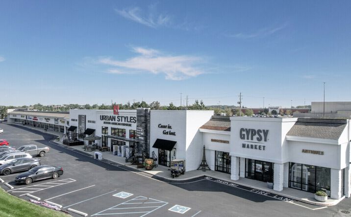 Pictures of Retail, Office property located at 8435 Castleton Corner Dr, Indianapolis, IN 46250 for lease - image #1