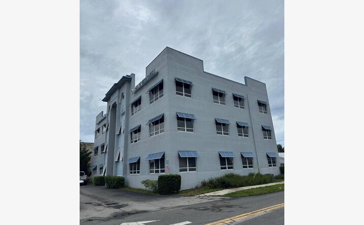 Pictures of Office property located at 215 SW Federal Hwy, Stuart, FL 34994 for lease - image #1