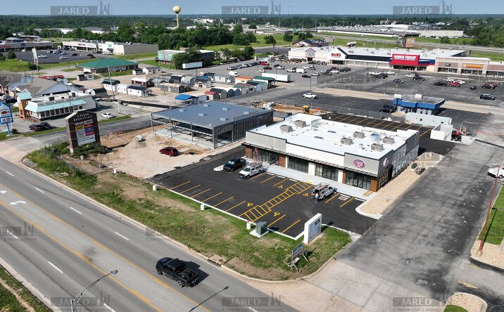 Pictures of Retail property located at 1525-1585 S Jefferson Ave Lebanon MO, Springfield, MO 65807 for lease - image #1