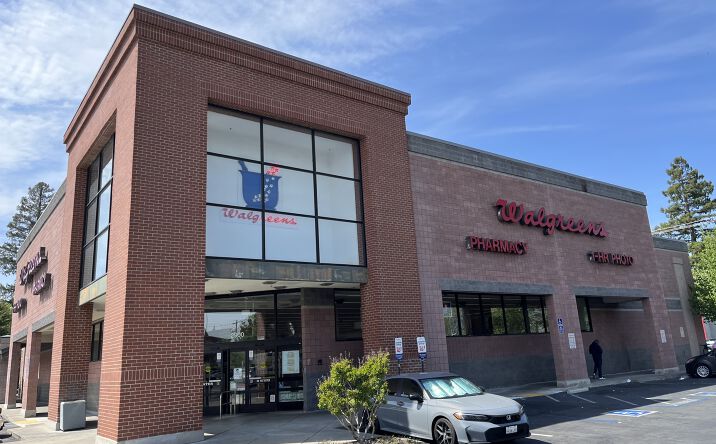 Pictures of Retail property located at 2900 Stockton Blvd, Sacramento, CA 95817 for lease - image #1