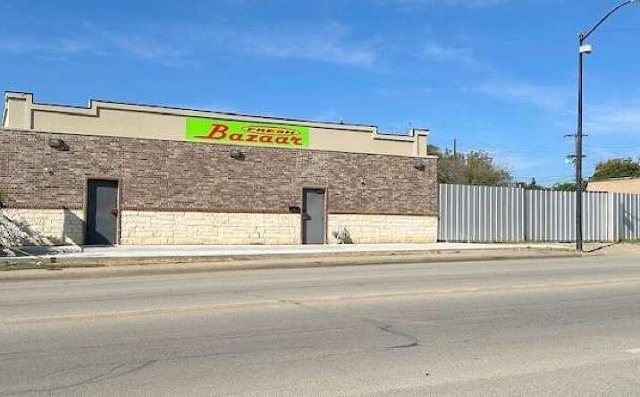 Pictures of Retail property located at 2354 S Riverside Dr, Fort Worth, TX 76104 for lease - image #1