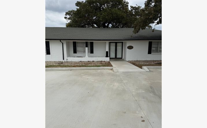Pictures of Office property located at 3061 SW Wilshire Blvd, Burleson, TX 76028 for lease - image #1
