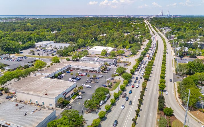 Pictures of Retail property located at 1035-1039 Johnnie Dodds Blvd Mount Pleasant SC, Mt Pleasant, SC 29464 for lease - image #1