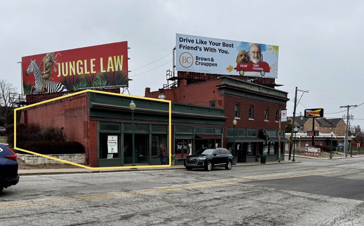 Pictures of Office, Retail property located at 900 Westport Rd, KCMO, MO 64111 for lease - image #1