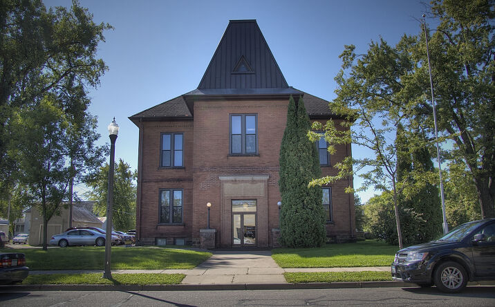 Pictures of Office property located at 237 2nd Ave SW, Cambridge, MN 55008 for lease - image #1