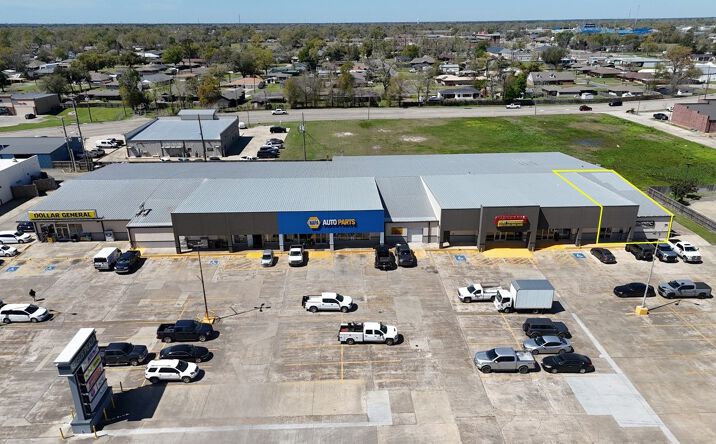 Pictures of Retail property located at 1003 Beglis Pkwy, Sulphur, LA 70663 for lease - image #1