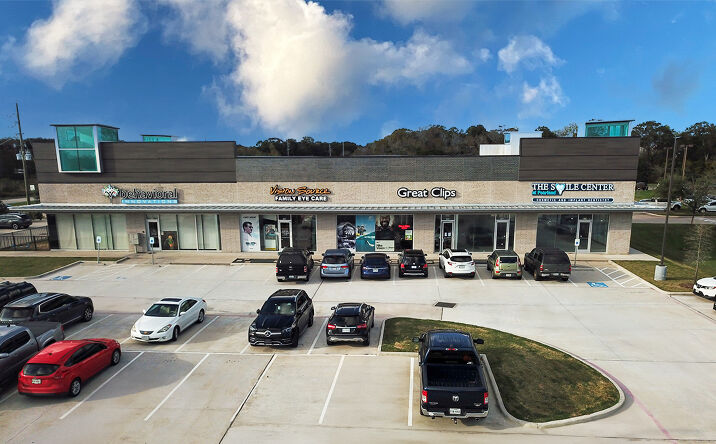 Pictures of Retail property located at 1799 Kirby Dr, Pearland, TX 77584 for lease - image #1