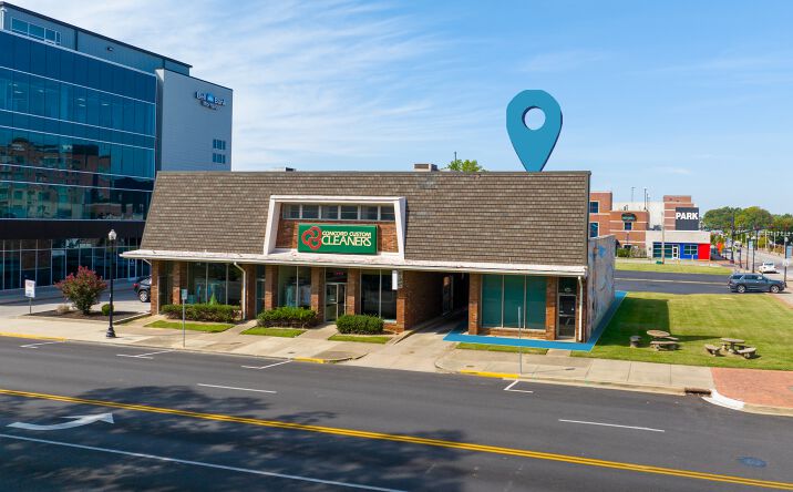 Pictures of Retail, Office, Restaurant property located at 214 Frederica St, Owensboro, KY 42301 for lease - image #1