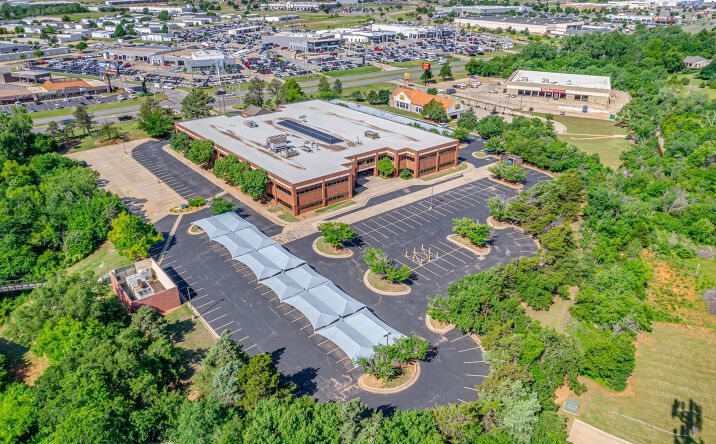 Pictures of Office property located at 7301 NW Expressway, Oklahoma City, OK 73132 for lease - image #1