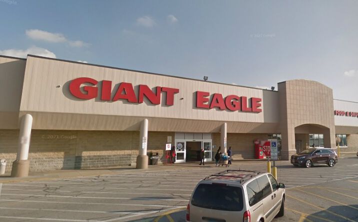 Pictures of Retail property located at 5321 Warrensville Center Rd, Maple Heights, OH 44137 for lease - image #1