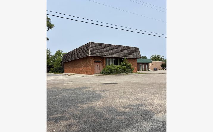 Pictures of Retail, Office property located at 208 Darlington Ave, Hartsville, SC 29550 for lease - image #1