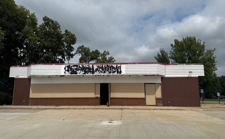 Pictures of Retail property located at 225 E Depot St, Litchfield, MN 55355 for lease - image #1