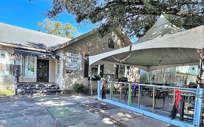 Pictures of Retail property located at 2206 Government St, Mobile, AL 36606 for lease - image #1