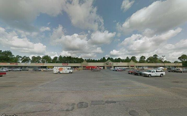 Pictures of Retail property located at 13286 Wintzell Ave, Bayou La Batre, AL 36509 for lease - image #1